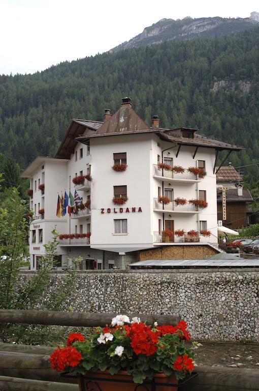 Hotel Zoldana Forno di Zoldo Kültér fotó